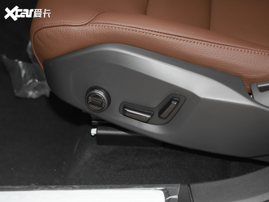 2023֠XC60 B5 (q)ݺA