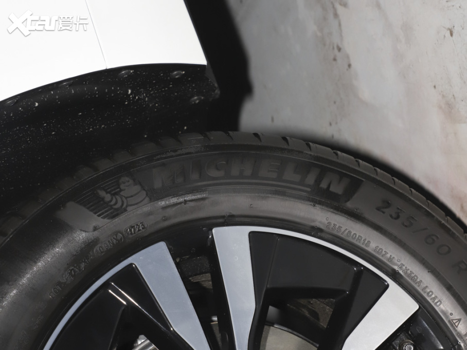 2023���֠���XC60 B5 ���(q��)���ݺ��A��