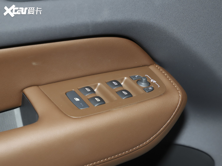 2023���֠���XC60 B5 ������ݺ��A��