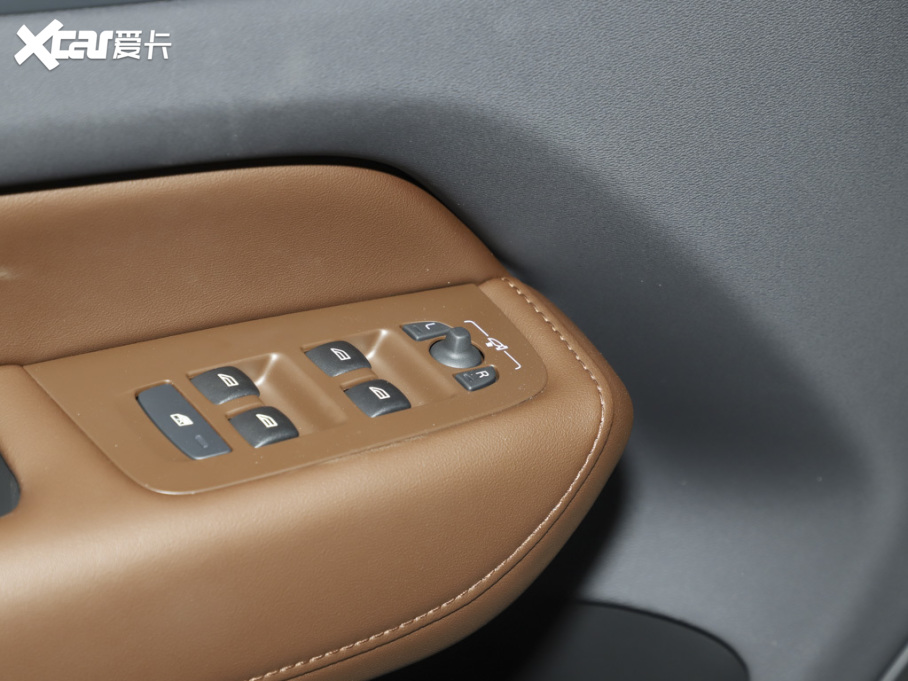 2023���֠���XC60 B5 ������ݺ��A��