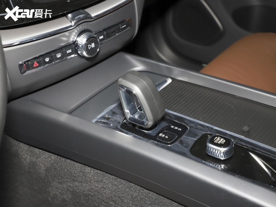 2023���֠���XC60 B5 ������ݺ��A��