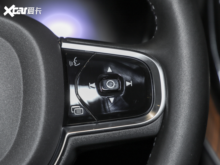 2023���֠���XC60 B5 ������h���A��