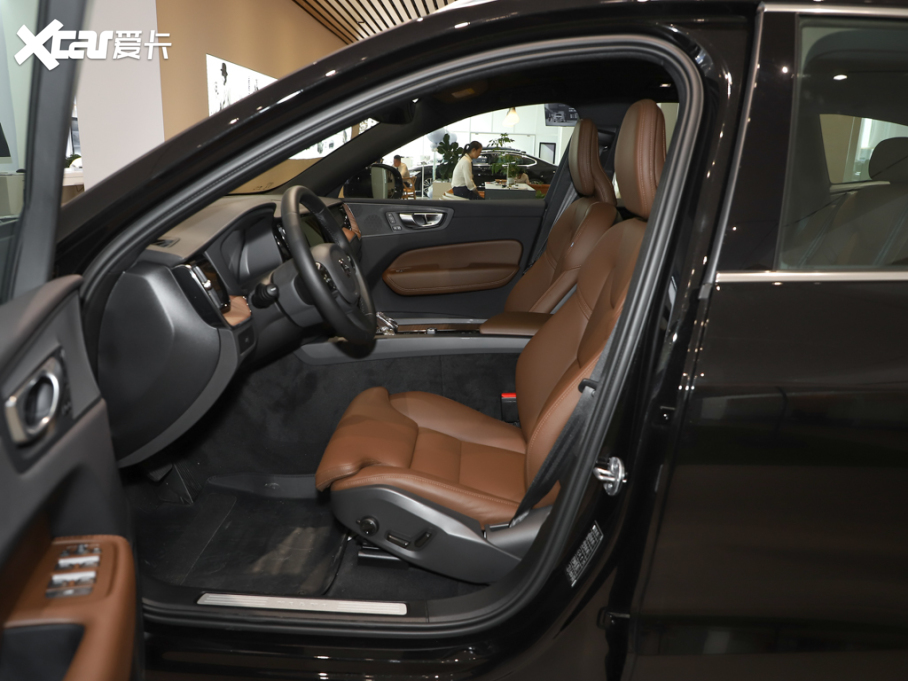 2023֠XC60 B5 (q)h(yun)A