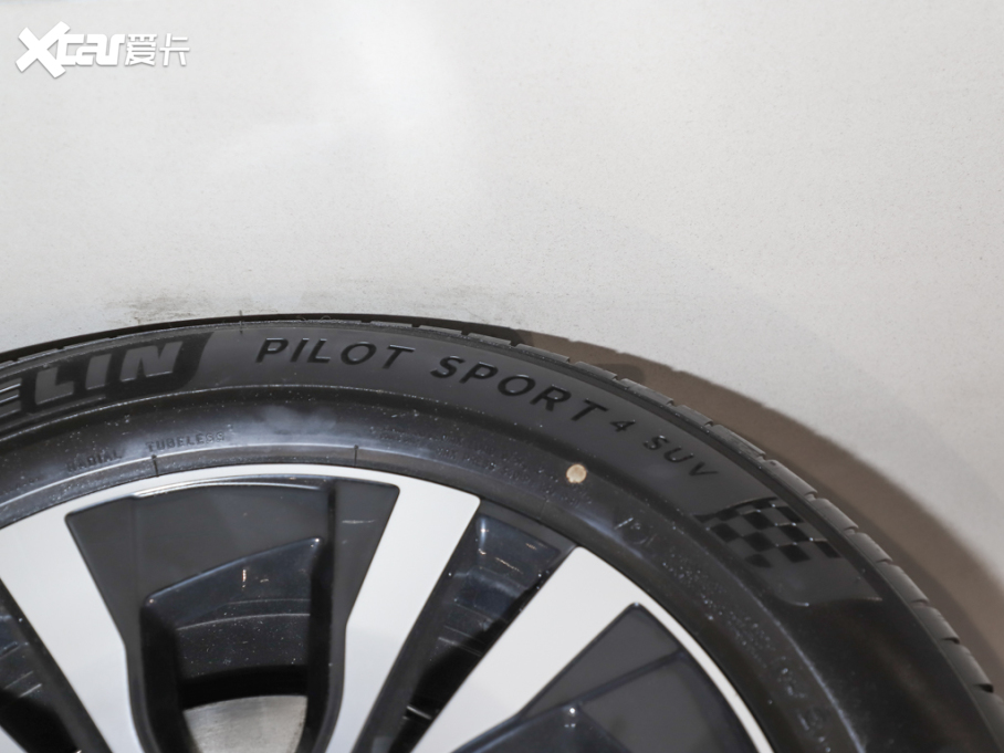 2024���֠���XC60 B5 ������ݺ��A��