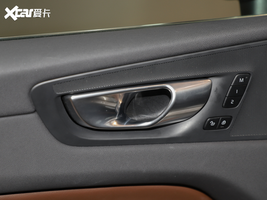 2023���֠���XC60 B5 ������ݺ��A��