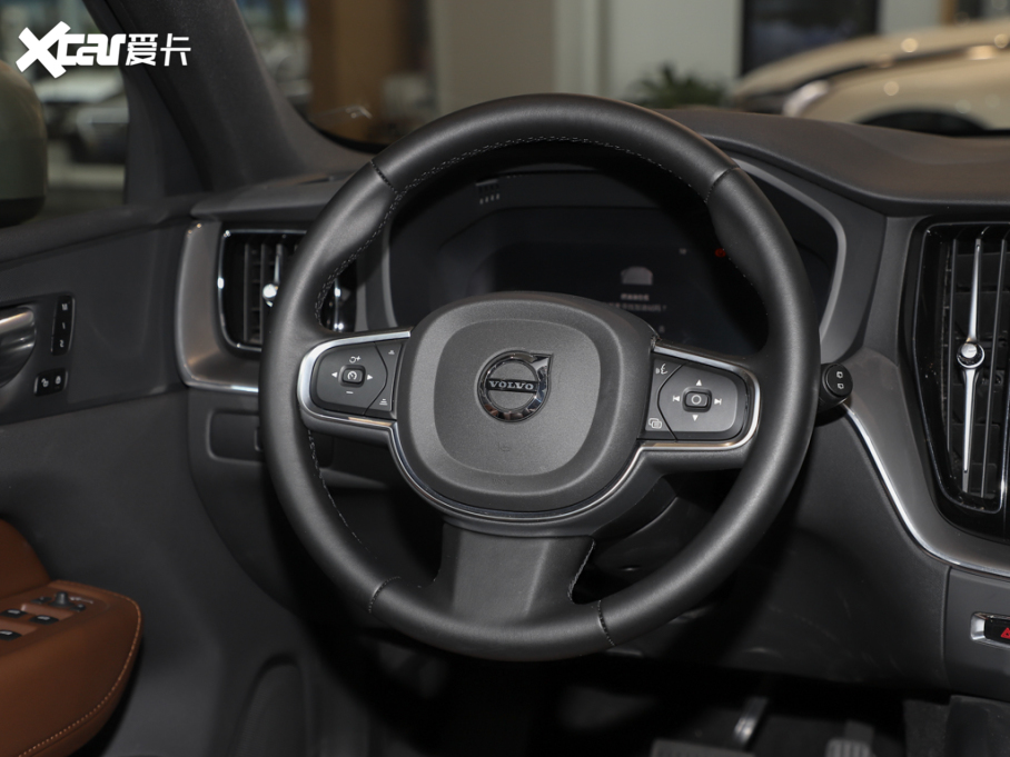 2023���֠���XC60 B5 ���(q��)���ݺ��A��