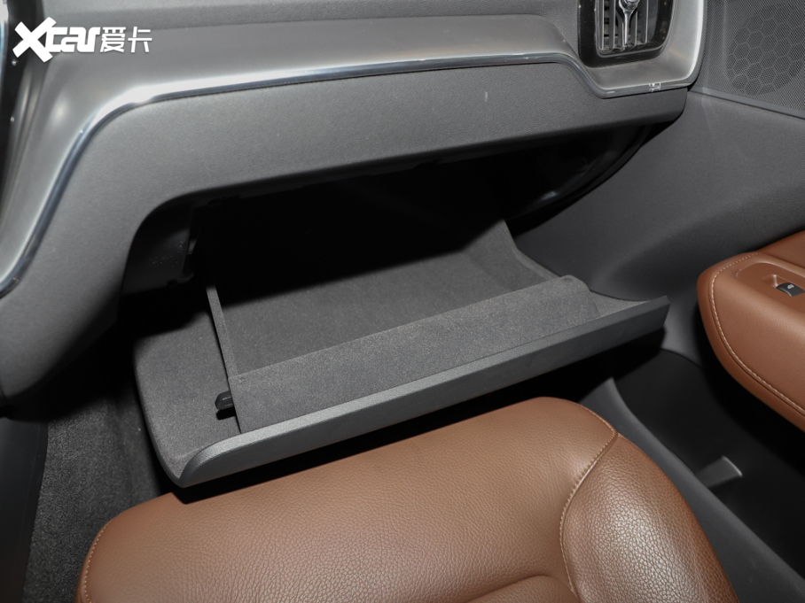 2023֠XC60 B5 (q)ݺA