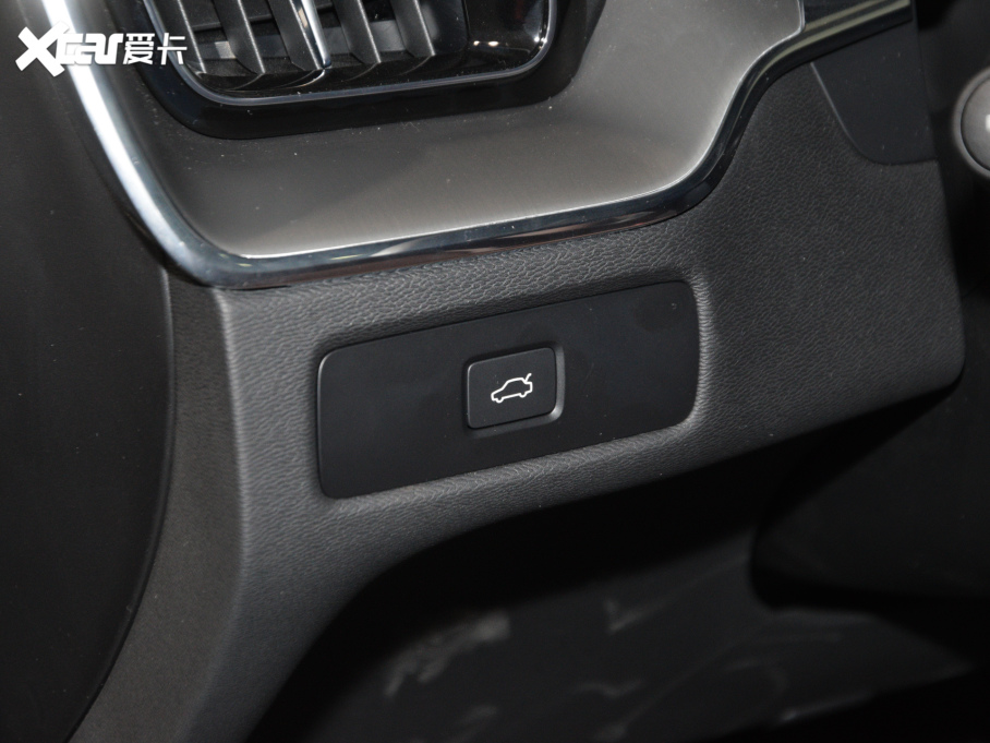 2023���֠���XC60 B5 ������ݺ��A��