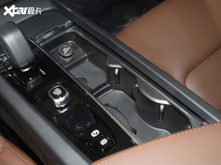 2023֠XC60 B5 (q)ݺA