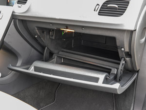 2015款L T6 智越版 手套箱