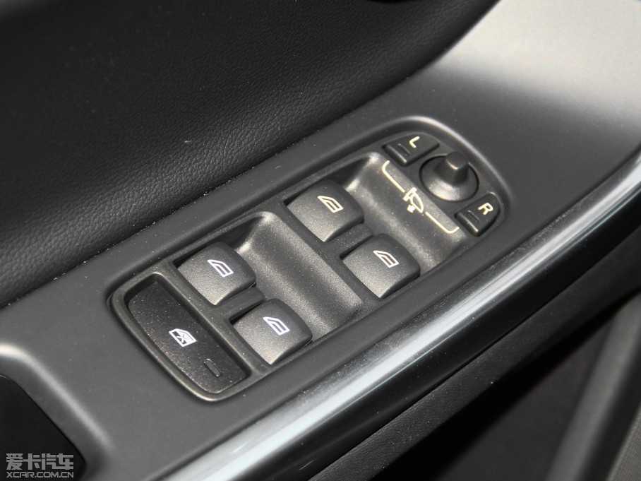 2015款沃尔沃XC60 2.0T T5 AWD 智远版