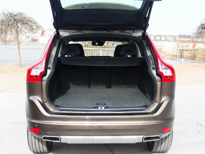2015款2.5T T6 AWD 智越版 行李厢空间