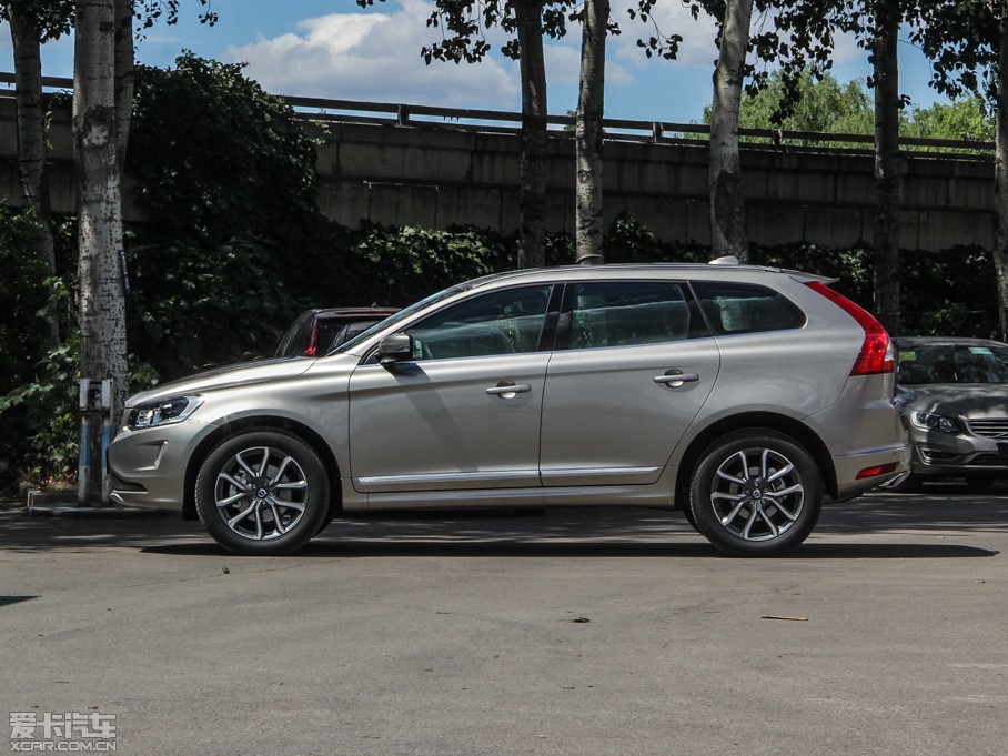 2016款沃尔沃XC60 2.0T T5 AWD 智驭版