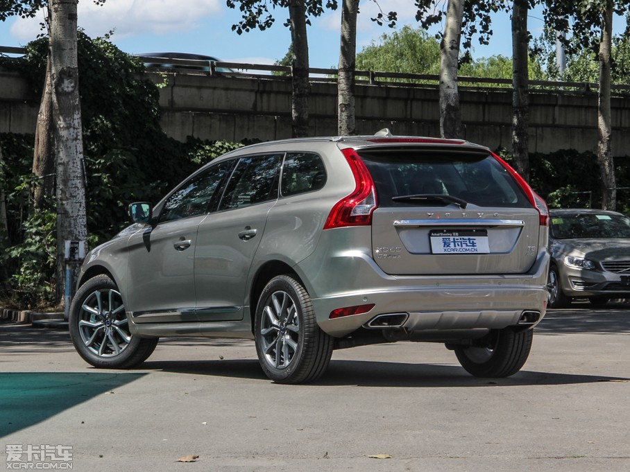 2016款沃尔沃XC60 2.0T T5 AWD 智驭版