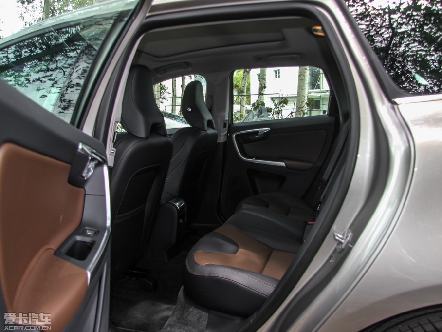 2016款沃尔沃XC60 2.0T T5 AWD 智驭版