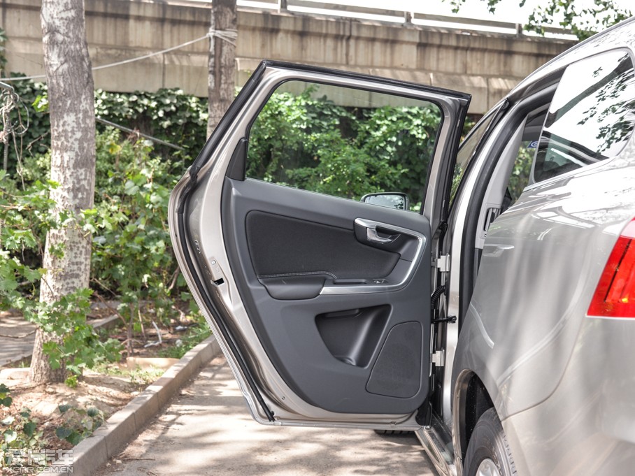 2016֠XC60 2.0T T5 а