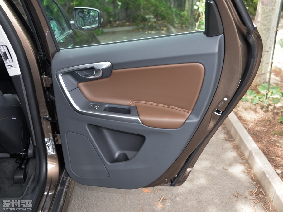 2016���֠���XC60  2.0T T5 AWD ���h��