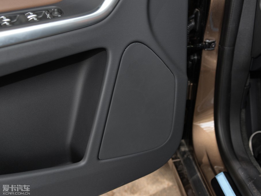 2016���֠���XC60  2.0T T5 AWD ���h��