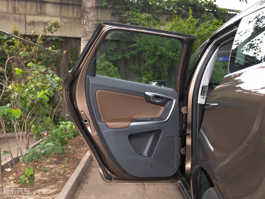 2016���֠���XC60  2.0T T5 AWD ���h��