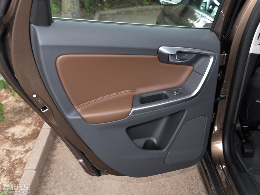 2016���֠���XC60  2.0T T5 AWD ���h��