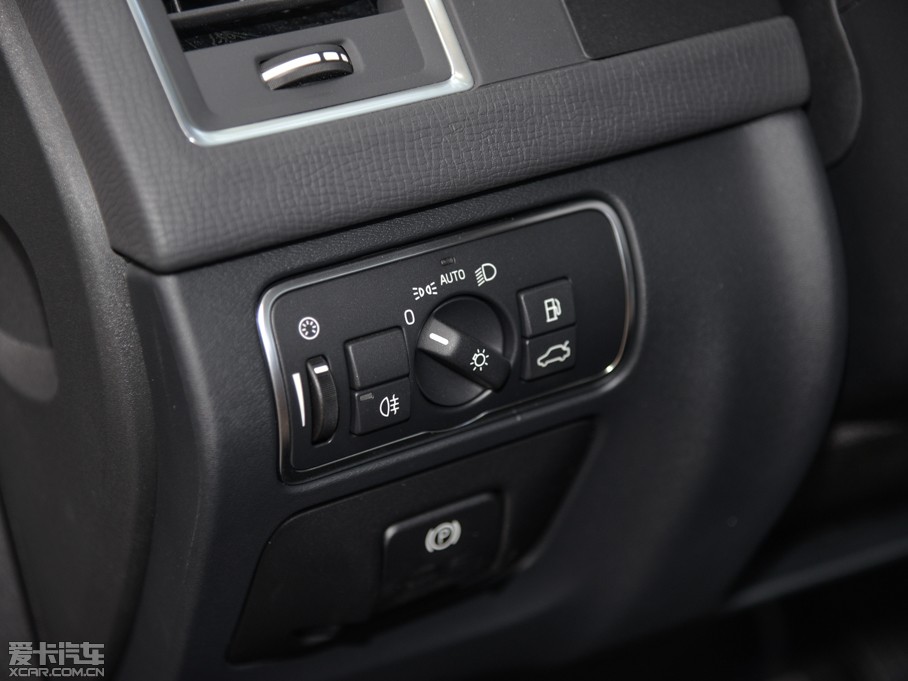 2016���֠���XC60  2.0T T5 AWD ���h��