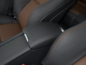 2016款 2.0T T5 AWD 智远版 中央扶手箱