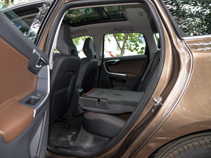 2016款 2.0T T5 AWD 智远版 后排座椅放倒
