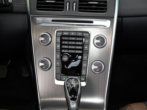 2016款 2.0T T5 AWD 智远版 中控区