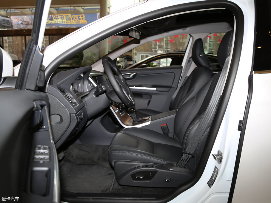 2017֠XC60 2.0T T5 AWD M