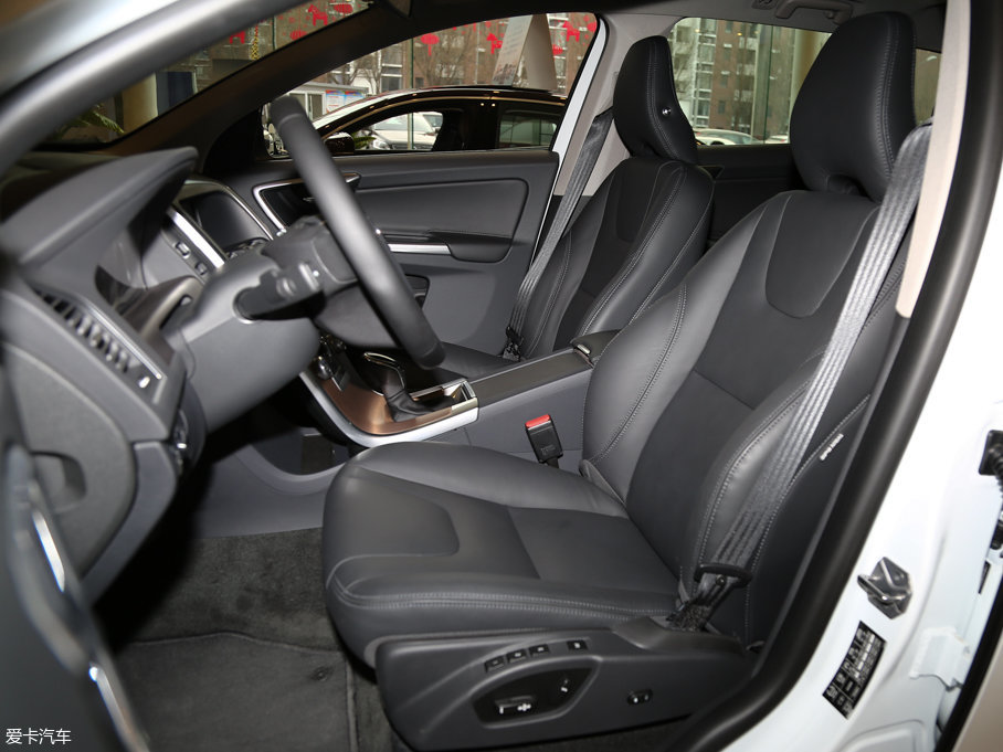 2017֠XC60 2.0T T5 AWD M(jn)