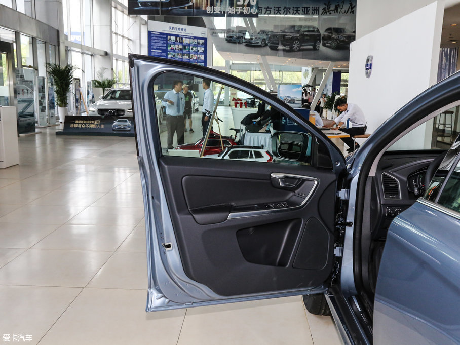 2017֠XC60 2.0T T5 AWD M(jn)(j)