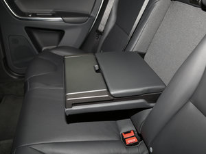 2017款2.0T T5 AWD 智进版 后排中央扶手