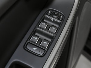 2017款2.0T T5 AWD 智进升级版 主驾车窗控制区	