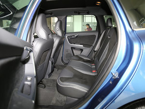 2017款2.0T T5 AWD 个性运动升级版 后排空间