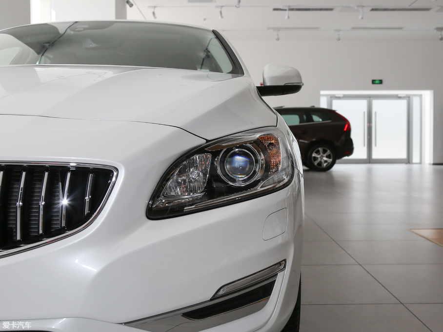 2018֠S60 L 1.5T T3 а