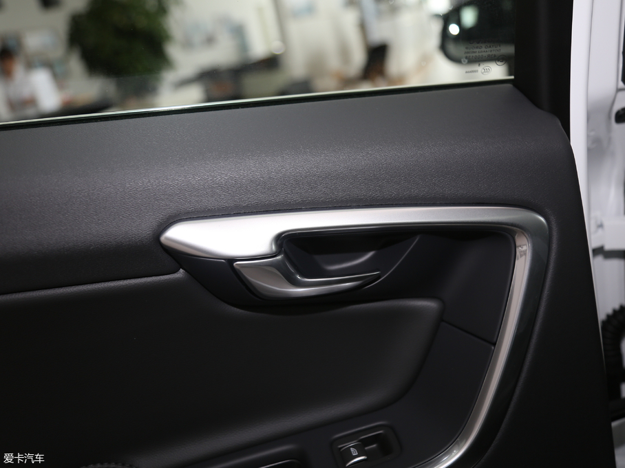 2018֠S60 L 1.5T T3 а