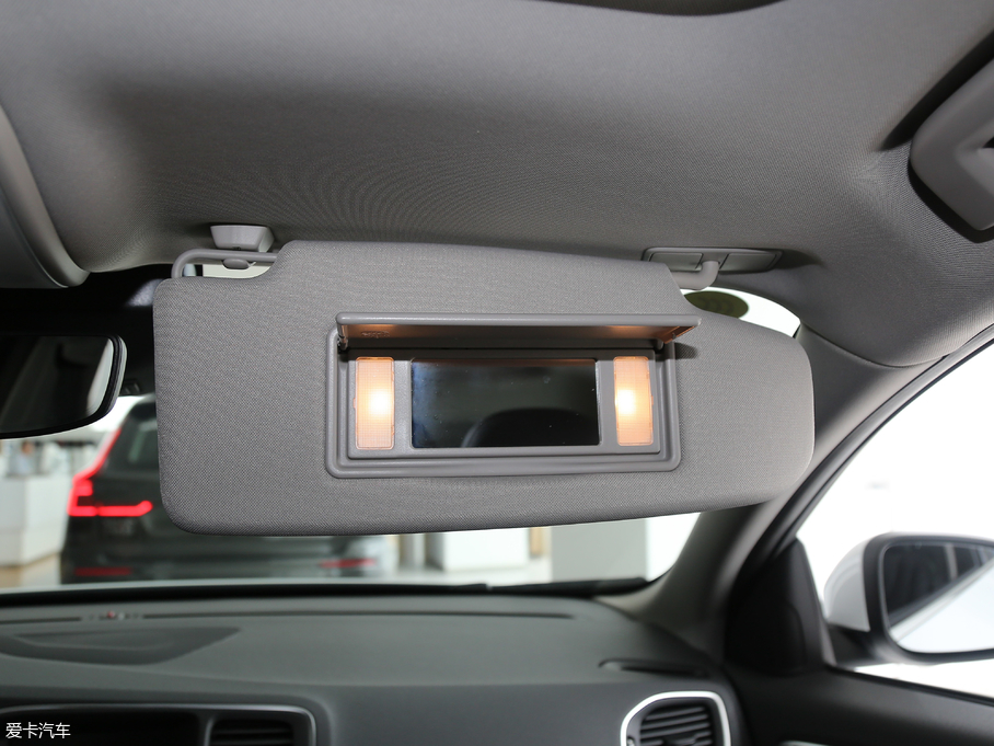 2018֠S60 L 1.5T T3 а