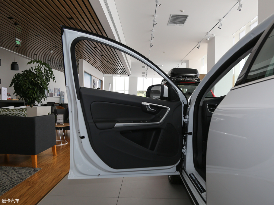 2018֠S60 L 1.5T T3 а