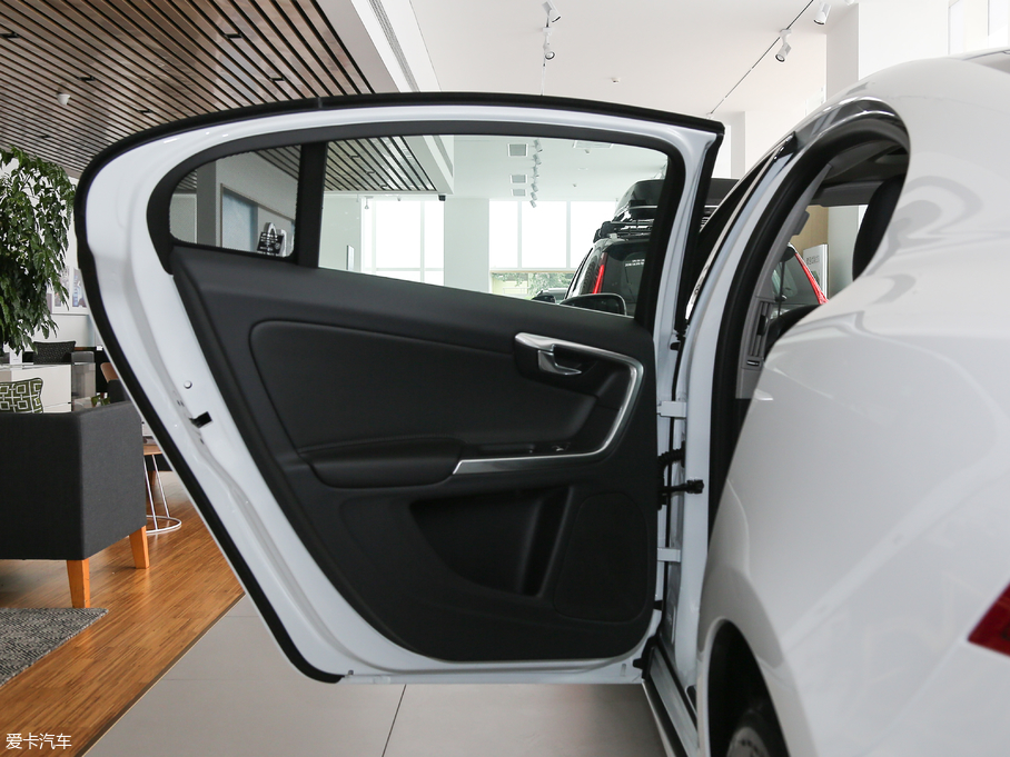 2018֠S60 L 1.5T T3 а