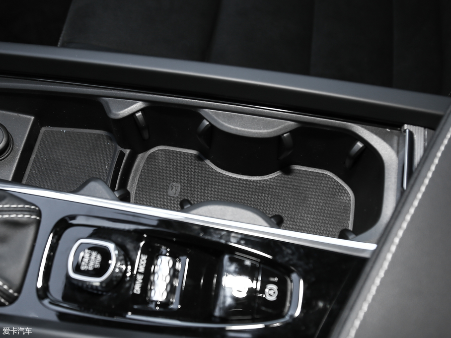 2018���֠���XC60 T5 ���(q��)�����\�Ӱ�