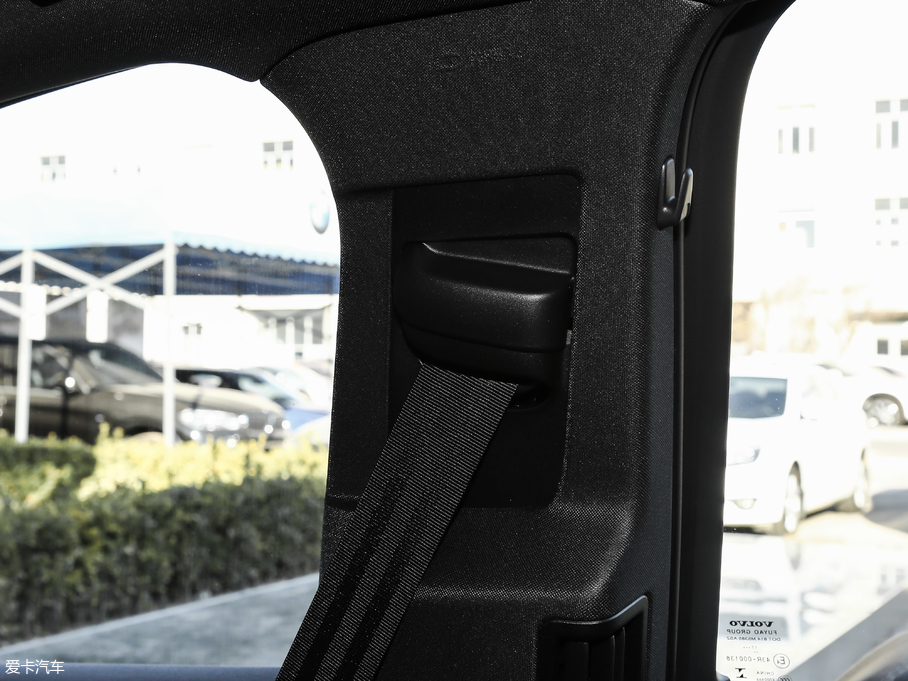 2018���֠���XC60 T5 ���(q��)�����\�Ӱ�