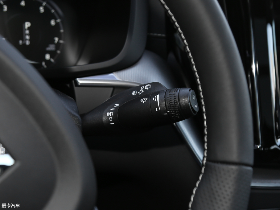 2018���֠���XC60 T5 ���(q��)�����\�Ӱ�