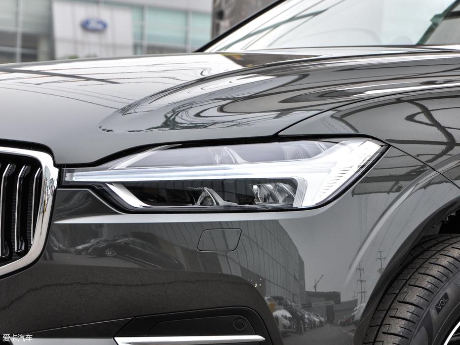 2018֠XC60 T5 (q)źA