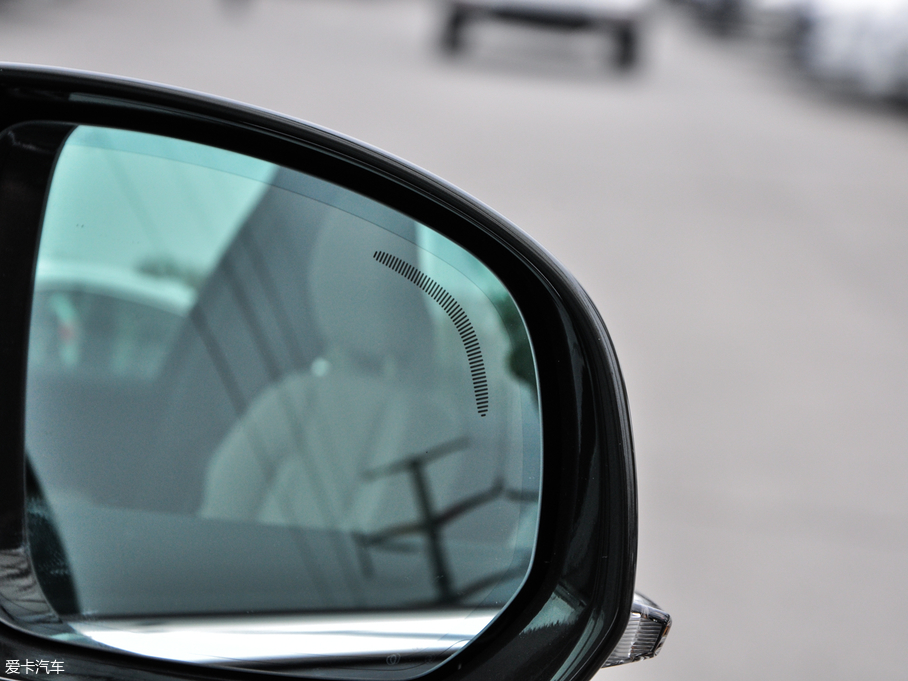 2018֠XC60 T5 (q)źA