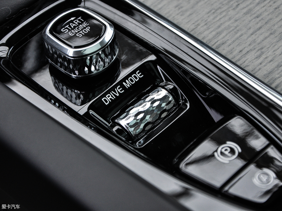 2018֠XC60 T5 (q)źA