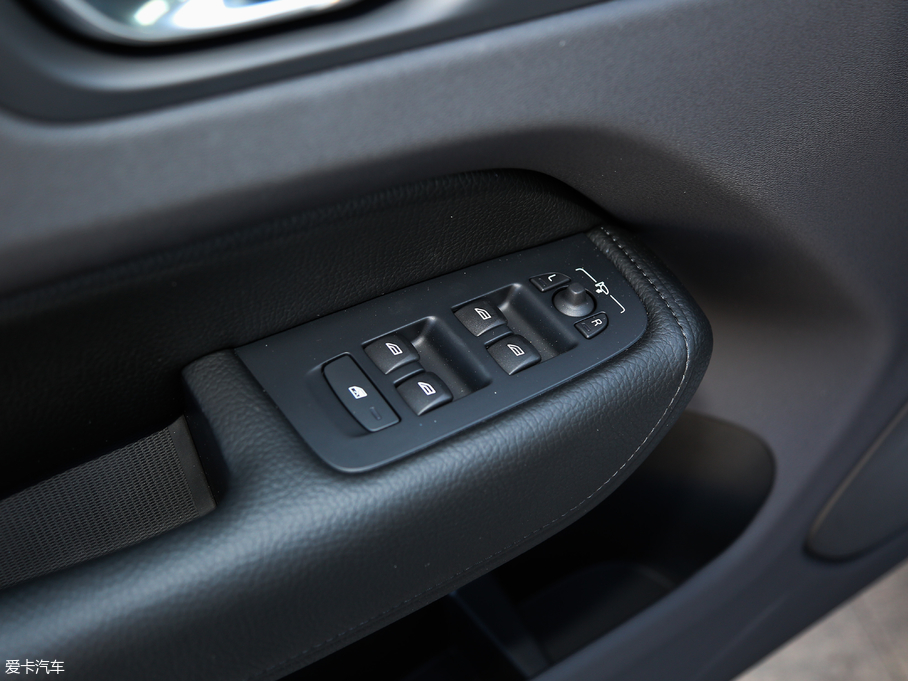 2018���֠���XC60 T4 ���ݰ�