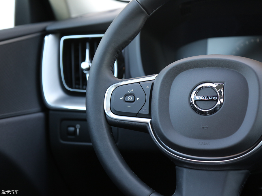 2018���֠���XC60 T4 ���ݰ�