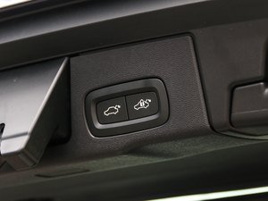 2018T8 E(q)(dng)\(yn)(dng) g