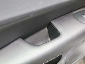 2018T8 E(q)(dng)\(yn)(dng) g