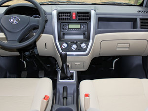 2014款1.2L 进取型 中控台